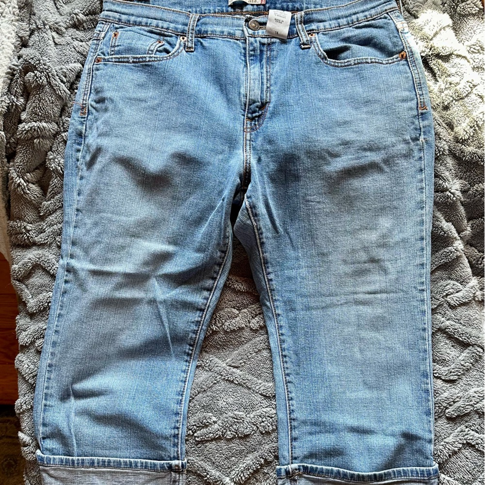 Levi’s 515  cuffed capris size14